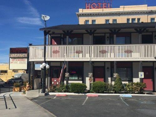 تونوباه Jim Butler Inn & Suites الغرفة الصورة